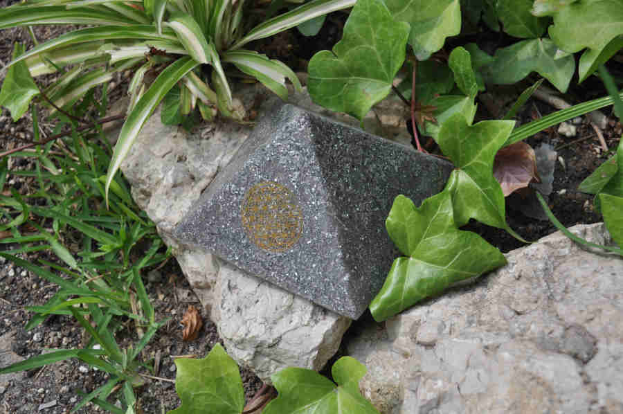 pirámide de orgonita